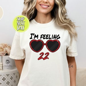 I&#39;m Feeling 22 Birthday T Shirt, Custom Birthday Shirt, Birthday Crewneck, Modern Holiday, 22 Years Old Shirt, Feeling 22 Merch, Era -BP001