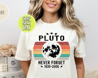 Pluto Never Forget 1936-2006 planeet T-shirt, trendy wetenschapsshirt, shirt esthetic Universe, retro Space Tee, Astronomy Lover Tee-TC05