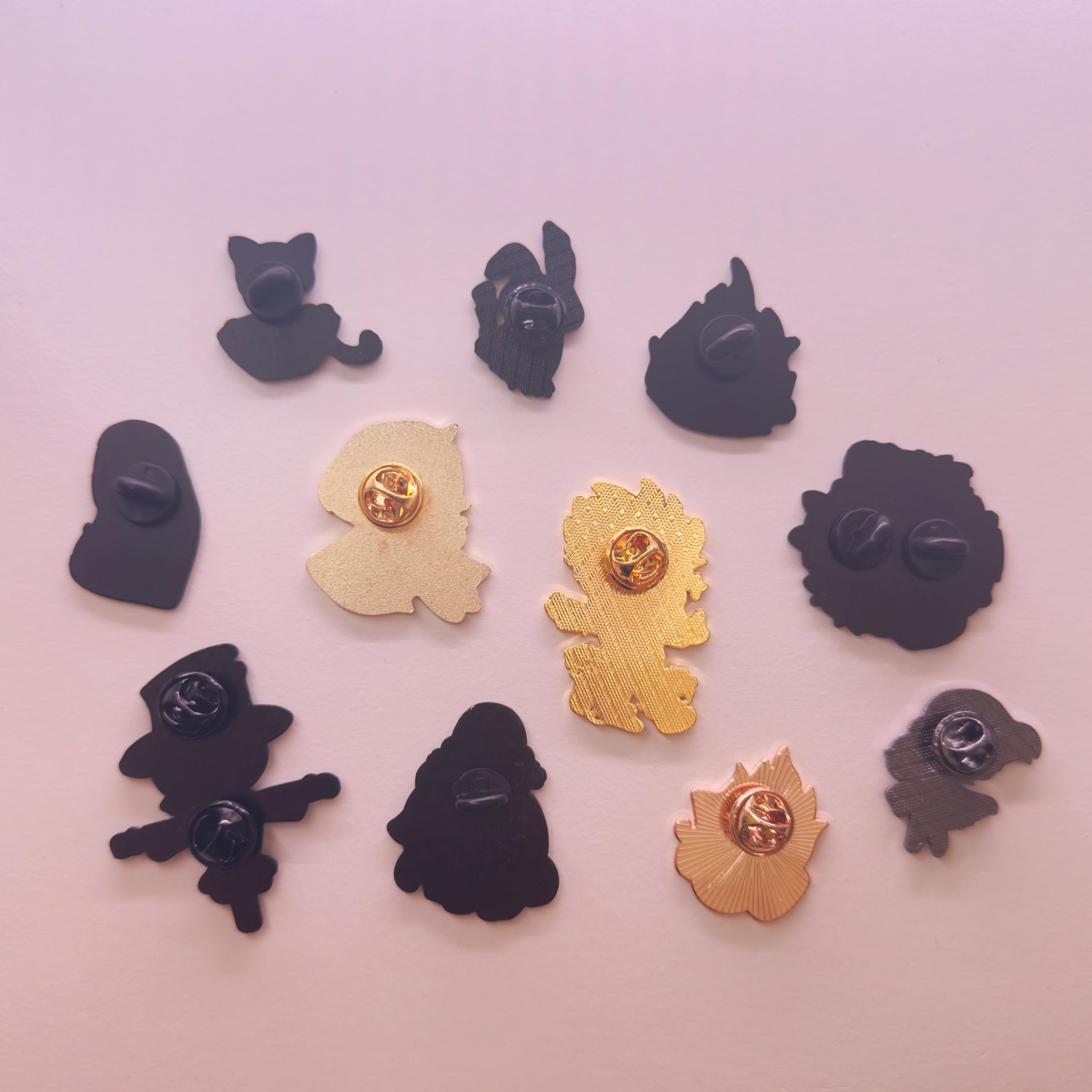 Anime Mystery Bag | 4 Items Mixed Assortment Anime Pin badges, Lanyards & More | Anime Mystery Bags | Anime Gifts