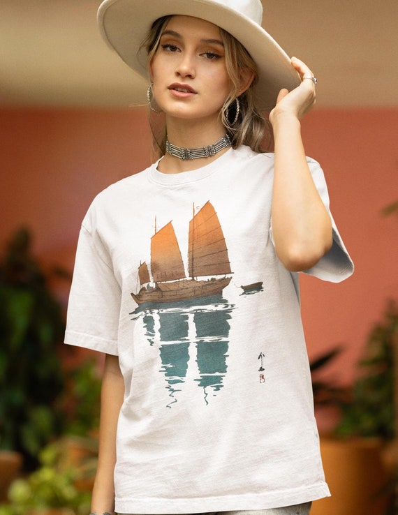 T-shirt OVERSIZED con barca a vela giapponese T-shirt unisex con - Main Image
