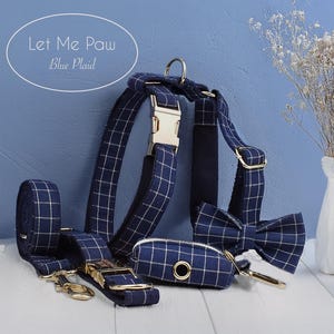 Marineblau Kariertes Hochzeits-Hundehalsband- & Geschirr-Set mit Fliege, Leine and Kotbeutel – Elegantes Personalisiertes Outfit
