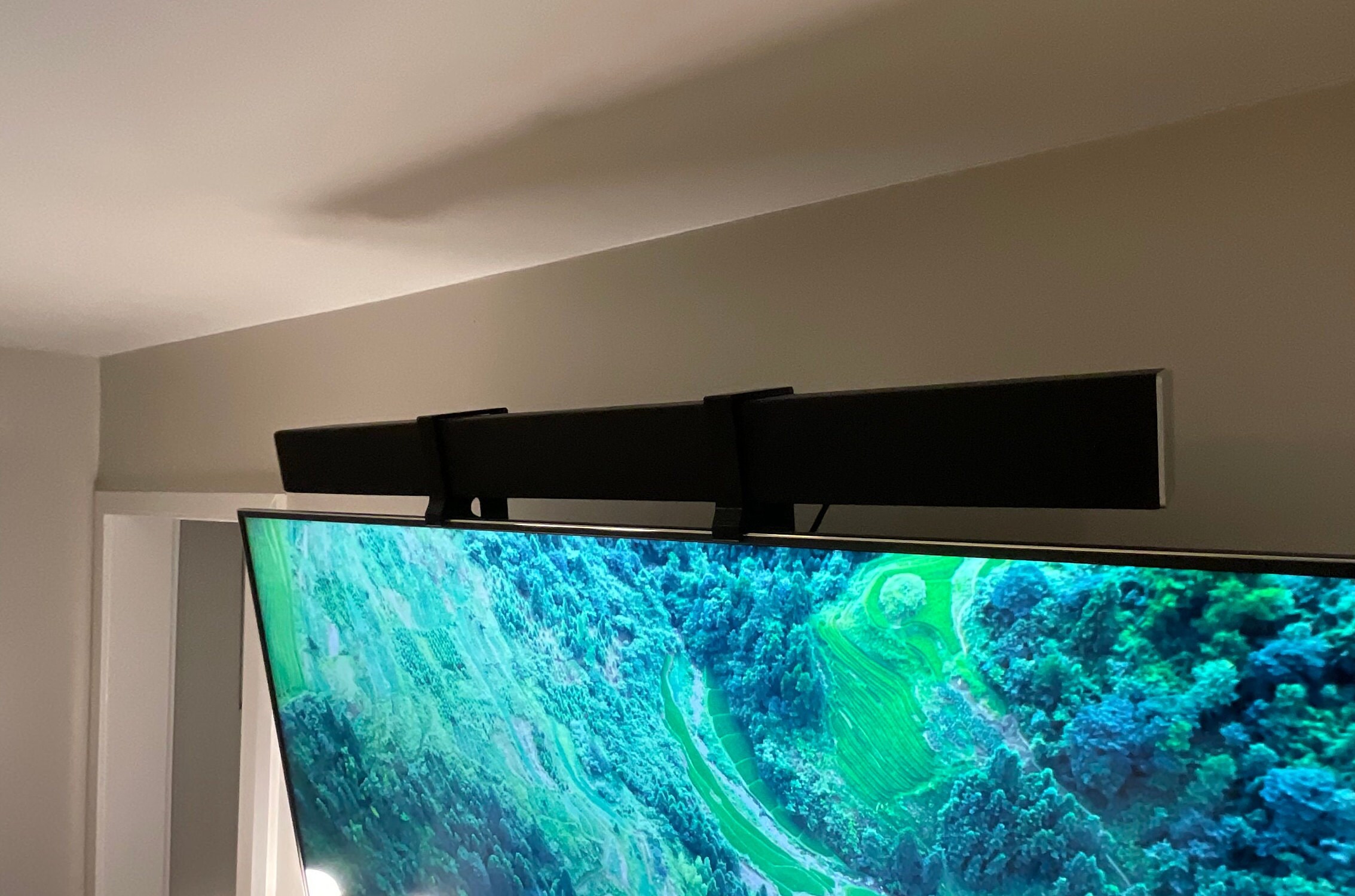 Design: Sound Bar Mount for top of TV fusion360