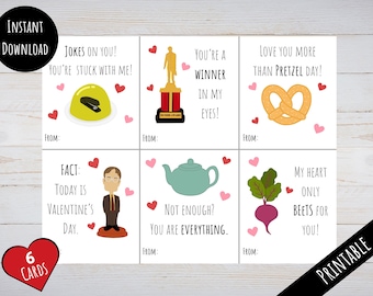 Könnte beinhalten: Sechs druckbare Valentinstagskarten mit Illustrationen und Text aus der Fernsehserie "The Office". Die Karten enthalten Sätze wie "Jokes on you! You're stuck with me!" und "Love you more than pretzel day!"