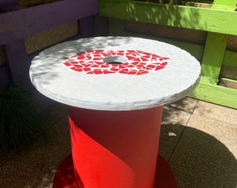 table basse rouge mosaique