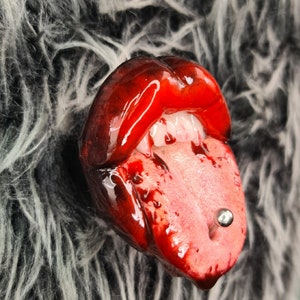 Lips popsockets - phone holder- popgrip - bloch - halloween - lips popsockets- lips cocker - badge reel - card holder - bloody lips