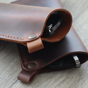 Gepersonaliseerde leren brillenkoker, bruin leren zonnebrilzakje, leesbrillenkoker, handgemaakte brillenkoker, gepersonaliseerd cadeau