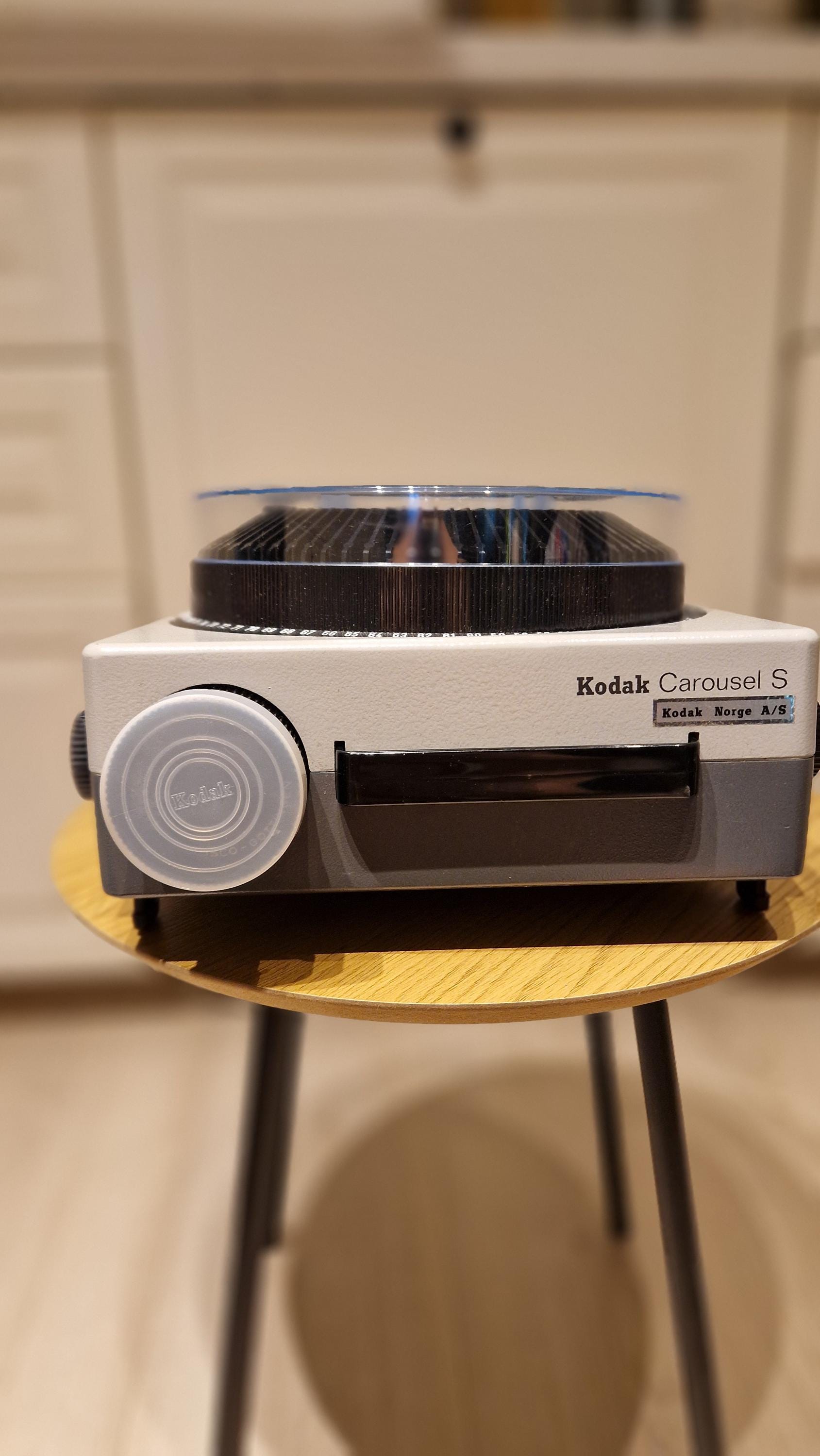 プロジェクター KODAK CAROUSEL S-AV2050 SLIDE PROJECTOR Kodak スライド プロジェクター CAROUSEL S-AV 2050 高性能レンズ