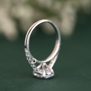 One of the standout features of this Moissanite diamond ring is its affordability without compromising on quality or beauty. Moissanite is a budget-friendly alternative to diamonds, offering exceptional sparkle at a fraction of the cost. This makes it the perfect choice for brides who want a luxurious ring without exceeding their budget.