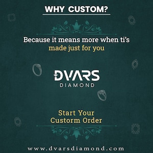 Puede incluir: Un fondo verde azulado con el texto "WHY CUSTOM?" y "Because it means more when ti's made just for you." El logotipo de DVARS DIAMOND es blanco. El texto "Start Your Custorm Order" est&aacute; debajo. La direcci&oacute;n del sitio web est&aacute; en la parte inferior.