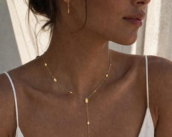 Collana minimalista in acciaio inossidabile color oro – pendente lungo con piccoli dischi – catena regolabile – gioiello delicato ed elegante
