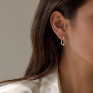 Rechteckige Ohrringe aus Silber – Moderne minimalistische Creolen
