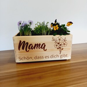 Pflanzkiste, Dekoration, Blumenkasten, foliert, Gravur Mama oder Name, personalisiert, Geschenkidee Muttertag, Geburtstag, Holz, 30x14x20cm Bild 3