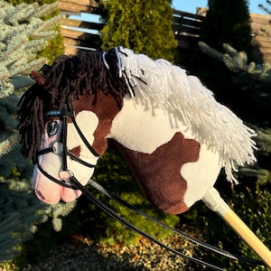pinto brown and white hobby horse with a stick steckenpferd + mexican bridle