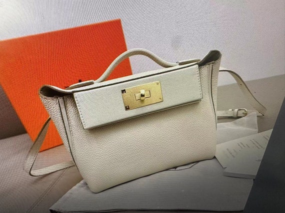 Hermès 18-Karat White Gold Diamond Encrusted Kelly Bracelet Size Large, Handbags and Accessories Online, 2019