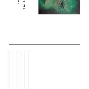 Op de afbeelding: Een ansichtkaart met een olieverfschilderij op doek getiteld consume me, 30 x 40 cm, 2026. Het kunstwerk toont een getextureerde, diepgroene en donkere abstracte compositie met een centraal brandpunt. De kaart bevat een horizontale lijn en verticale lijnen.