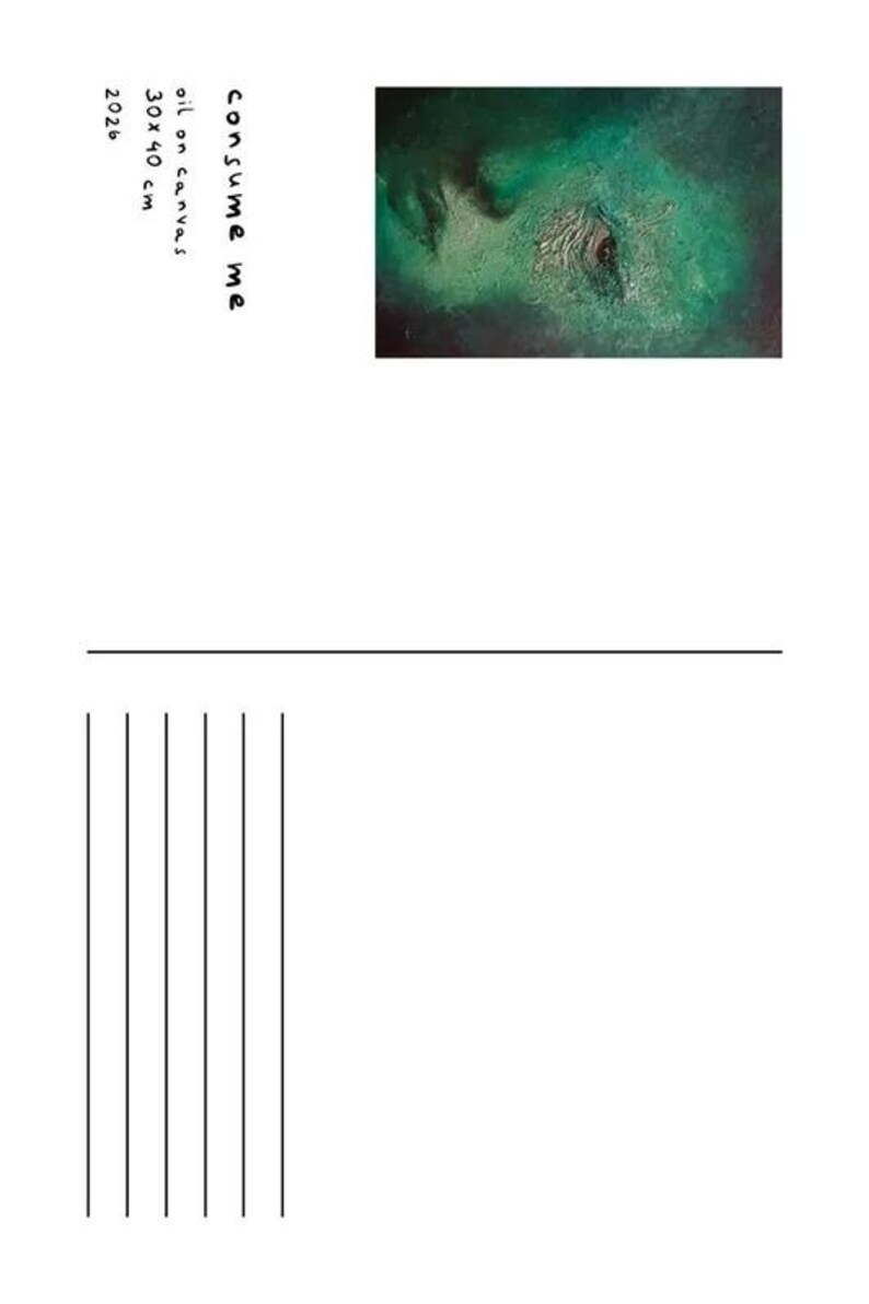 Op de afbeelding: Een ansichtkaart met een olieverfschilderij op doek getiteld consume me, 30 x 40 cm, 2026. Het kunstwerk toont een getextureerde, diepgroene en donkere abstracte compositie met een centraal brandpunt. De kaart bevat een horizontale lijn en verticale lijnen.