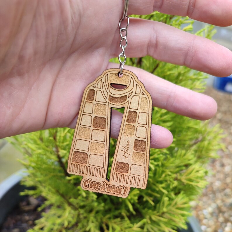 Porte-clés en bois pour les fans de votre émission préférée image 3