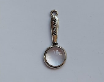 Pendentif à breloques loupe en argent antique, alliage de zinc (32 x 12 mm)