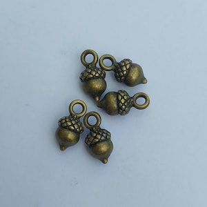 10 or 50 acorn charms, antique bronze, 14 mm x 7 mm