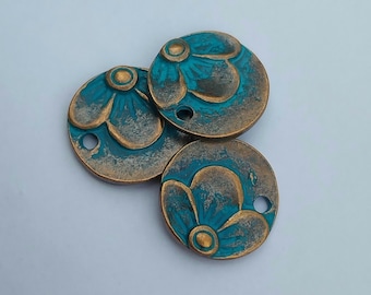 Breloques florales vert-de-gris, patine cuivre antique, disques floraux de 15 mm (8 ou 40 pièces)