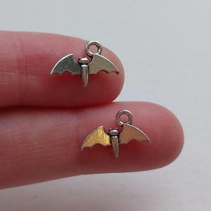 20 Antique Silver Bat Charms, Metal Alloy, 9.5x14mm