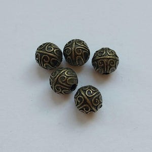 20 patterned carved spacer beads, antique bronze textured flower round beads, diameter 7mm
