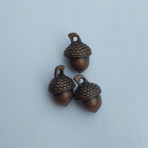 6 acorn charms, antique copper tone