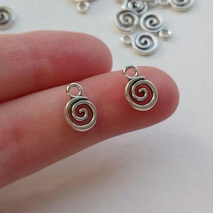 Antique Silver Tone Spiral Charms, Zinc Alloy (11x8mm)