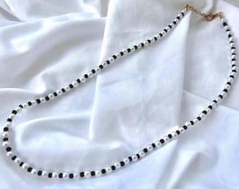 Color Block Pearl Beaded Necklace – Handmade Y2K Seed Bead Choker – Minimalist Aesthetic Jewelry – Purple, Black, Red, Turquoise