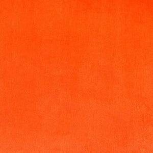 Könnte beinhalten: Ein einfarbiger orangefarbener Stoff mit weicher, strukturierter Optik. Die Farbe ist ein lebendiger, warmer Farbton, der den gesamten Rahmen ausfüllt. Das Material scheint plüschig oder samtig zu sein, mit einem dezenten Glanz.
