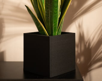 Modern cube-shaped flower pot - Black