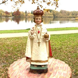 Hermosa estatua religiosa del Niño Jesús de Praga en yeso policromado pintado a mano - Niño Jesús vintage - Regalo religioso y espiritual