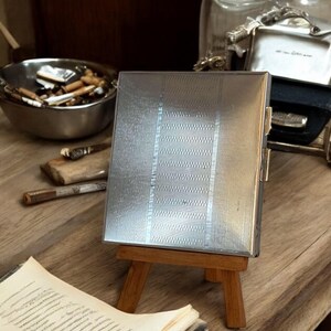 Élégant étui à cartes de visite en métal argenté – Décor lignes & losanges – Intérieur doré – Vintage français - Cadeau pour homme ou femme