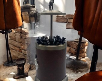 ヴィンテージ真鍮とレザーのシガレットディスペンサー - 馬の装飾