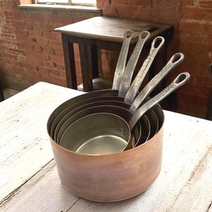 Batterie de 5 Casseroles en Cuivre Vintage - France - Cadeau - Décoration Cuisine de Ferme