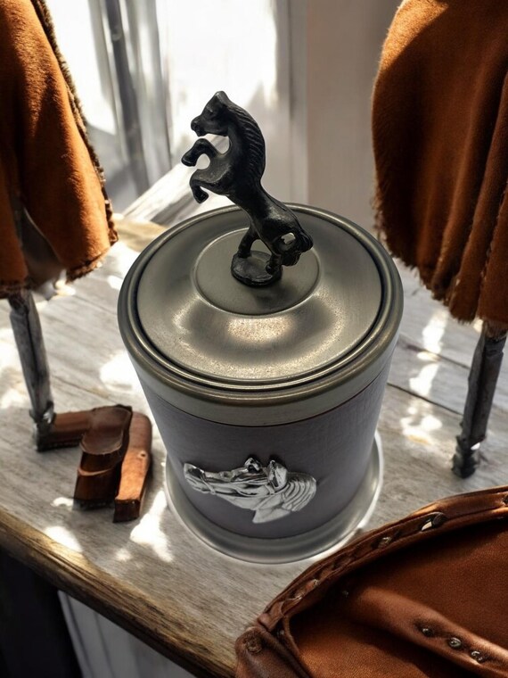 vintage　シガレットディスペンサー ヴィンテージ真鍮とレザーのシガレットディスペンサー - 馬の装飾