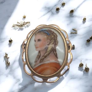 Vintage Limoges France Porcelain Cameo Brooch - La Belle Dame Portrait Brooch - 1940s - Gift for Women