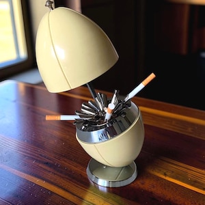 Vintage cigarettdispenser för rugbyboll | Retro röktillbehör i metall och plast | Cigaretthållare från 1960-70-talet - Gåva till rökare