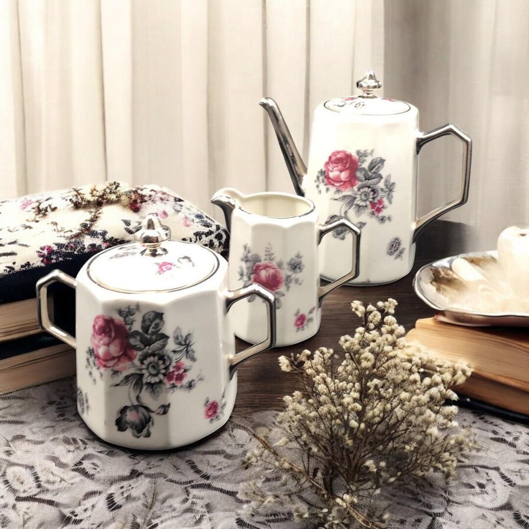 アンティークのリモージュ磁器製コーヒーまたは紅茶セット（洗練された