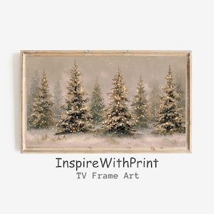 Puede incluir: Una impresión enmarcada de una escena de bosque invernal. La obra de arte representa varios árboles de hoja perenne cubiertos de nieve y luces parpadeantes. El texto "InspireWithPrint" y "TV Frame Art" están en la parte inferior del marco. El marco es de color marrón claro.