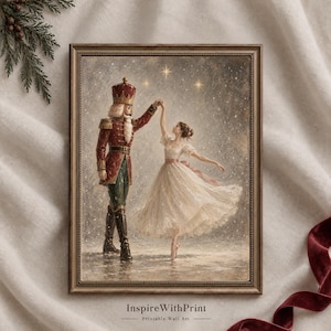 Puede incluir: Una impresión de arte mural enmarcada que representa a un cascanueces con uniforme rojo y a una bailarina con vestido blanco bailando juntos. La escena se desarrolla sobre un fondo oscuro y nevado con estrellas brillantes. El texto InspireWithPrint es visible.