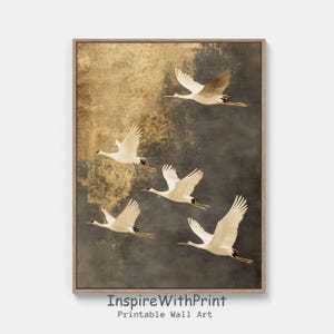 Arte de pared con grullas voladoras, arte de estilo japonés, cuadro de bandada de pájaros, impresión de grullas japonesas, arte de pared en beige dorado, impresión de pájaros blancos