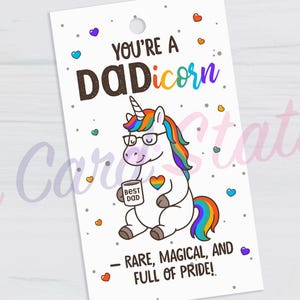 Etiqueta de regalo para el Día del Padre Dadicorn LGBTQ imprimible, lindo regalo del Mes del Orgullo de Unicornio para papá gay, etiqueta arcoíris "Mejor papá" para café, tazas y bolsas de dulces.