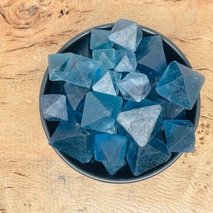 Blauer Fluorit-Oktaeder-Trommelstein - DarkBlue Fluorit - Raw Rocks Mineral - Blauer Fluorit-Kristall - Schmuckherstellung