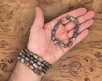 Pulsera de jaspe de piel de leopardo natural con piedras preciosas pulidas - Pulseras elásticas de cristales - Joyas de cristal - Sanación energética - Joyas hechas a mano