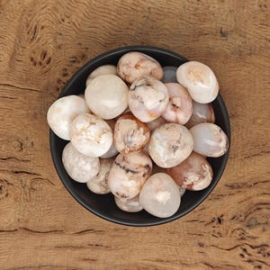 Pink Blumen Achat Trommelstein - Göttlich Feminin - Kirschblüten Achat - Herz Chakra