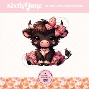 Mignonne vache Highland fraise de printemps Png, décoration printanière de ferme, vache printanière Png, conception en sublimation de vache Highland, cadeau pour amateur de vache chemise girly