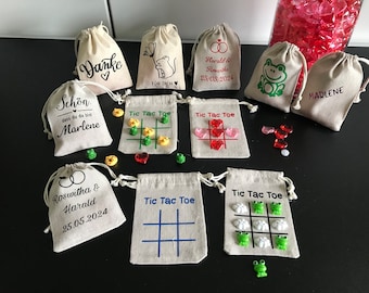 Tic Tac Toe - kleine Säckchen mit Kordelzug und 10 Figuren als Spielfiguren und Personalisierung auf der Rückseite