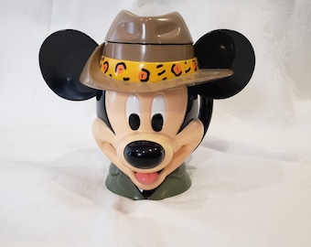 Walt Disney Mickey Mouse Safari Hinged Flip Top Plastic Mug Cup With Lid On Ice