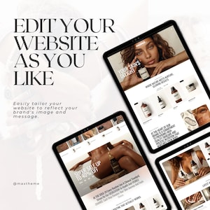 Puede incluir: Tres tabletas que muestran un dise&ntilde;o de sitio web con productos para el cuidado de la piel. El texto "EDIT YOUR WEBSITE AS YOU LIKE" est&aacute; en la parte superior. El sitio web presenta a una mujer sosteniendo un producto para el cuidado de la piel y el texto "YOUR SKIN'S DELIGHT".